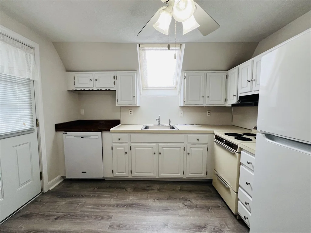 153A Belmont, Everett