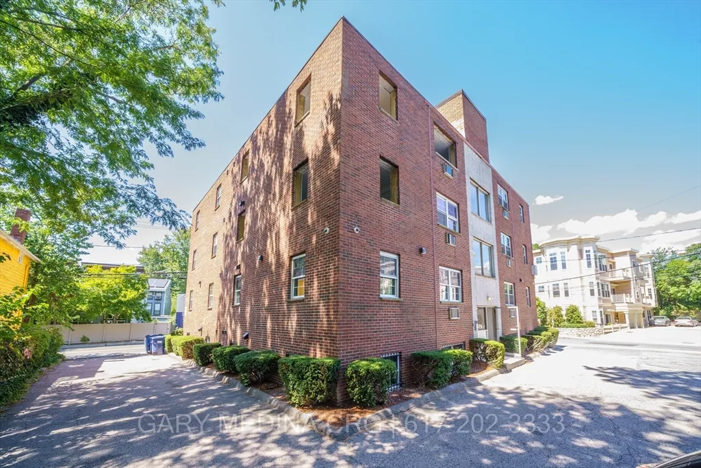 132 Sherman St, Neighborhood Nine