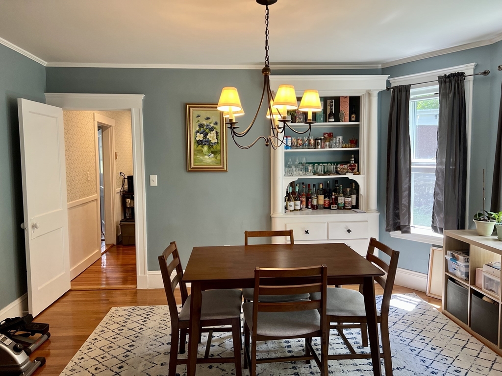 52 Mount Vernon St, Arlington Heights