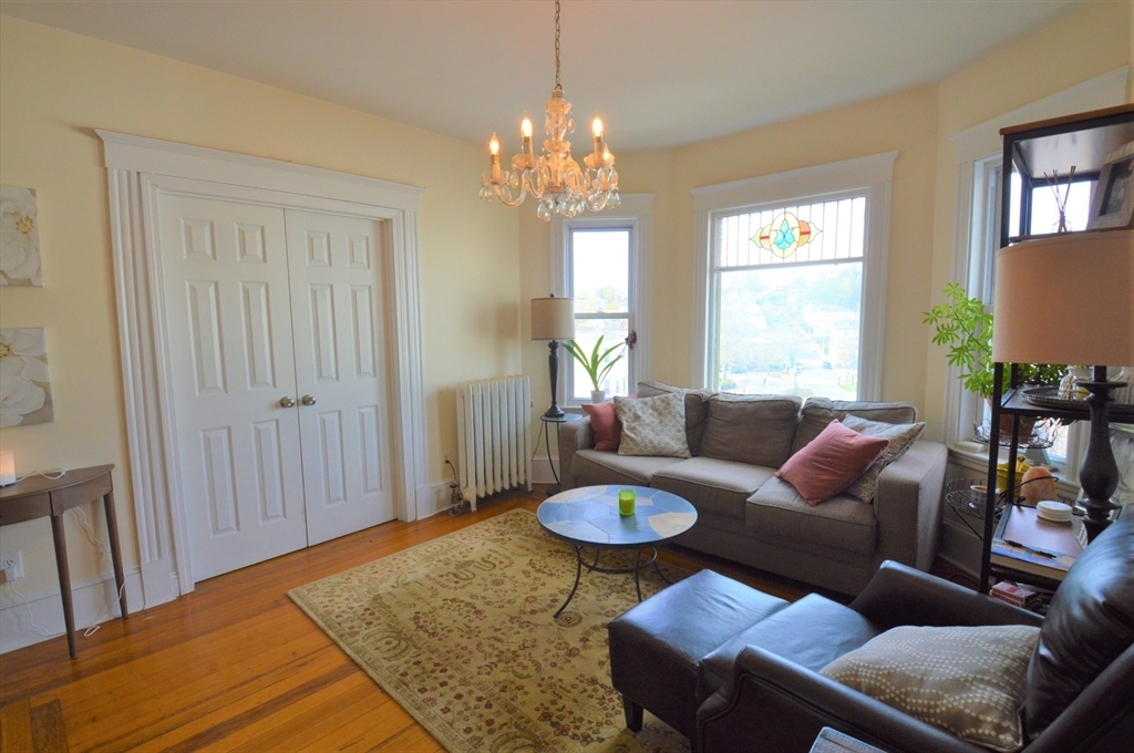 14 Breck Ave, Oak Square