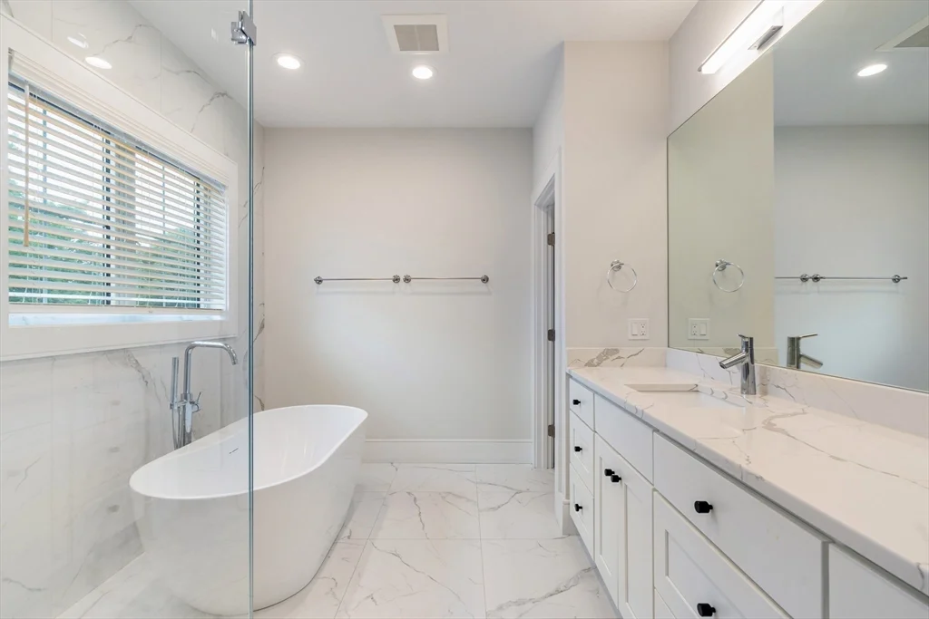 19 Shute Path, Newton Center