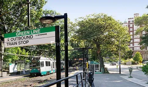 20 Chapel St, Longwood