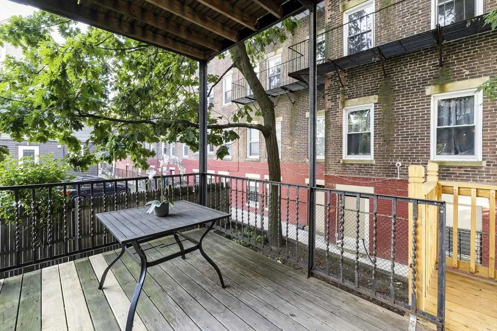 32 Reedsdale St, Allston