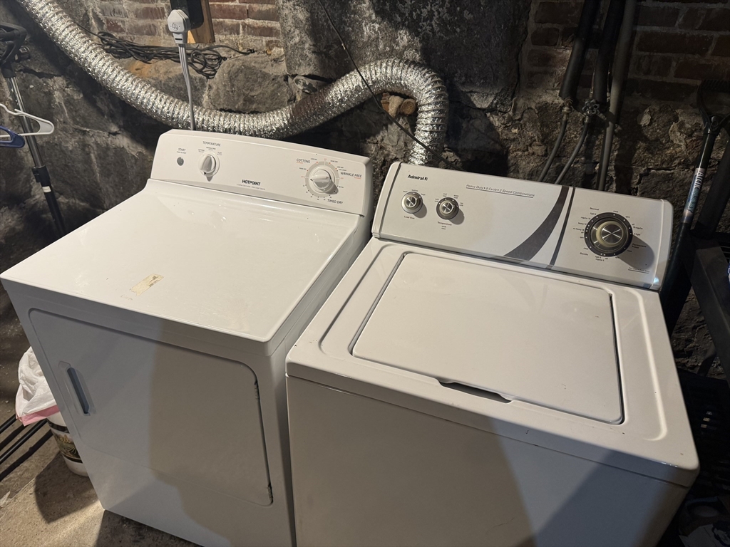 13 Murray Ave, Roxbury