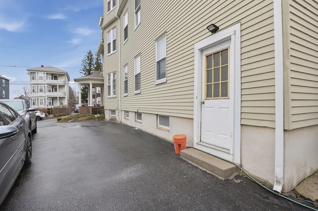 34 King Philip Rd, Worcester