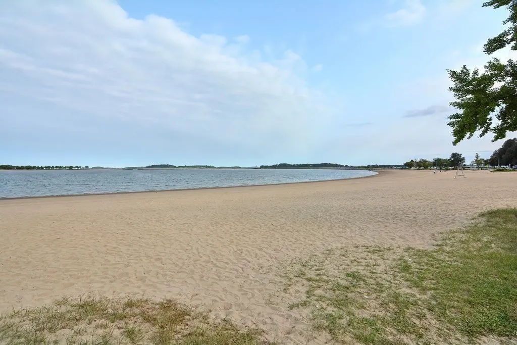 41 Farragut Rd, South Boston