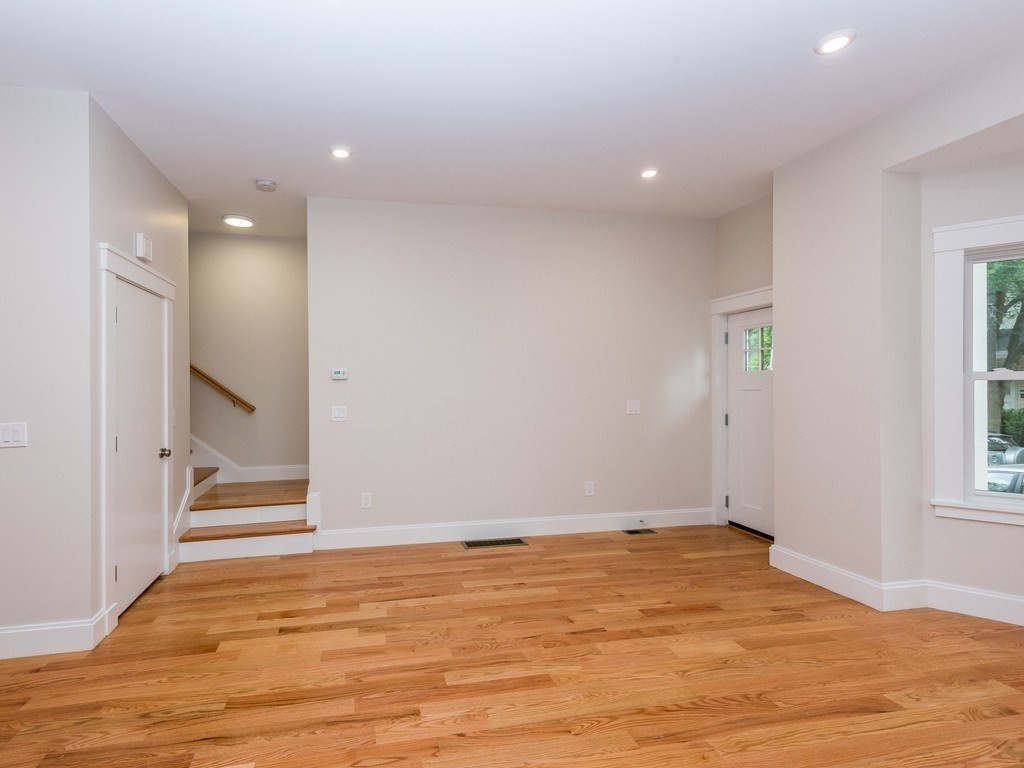 47 Wallace St, Tufts