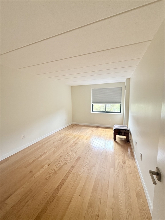 1933 Commonwealth Ave, Brighton