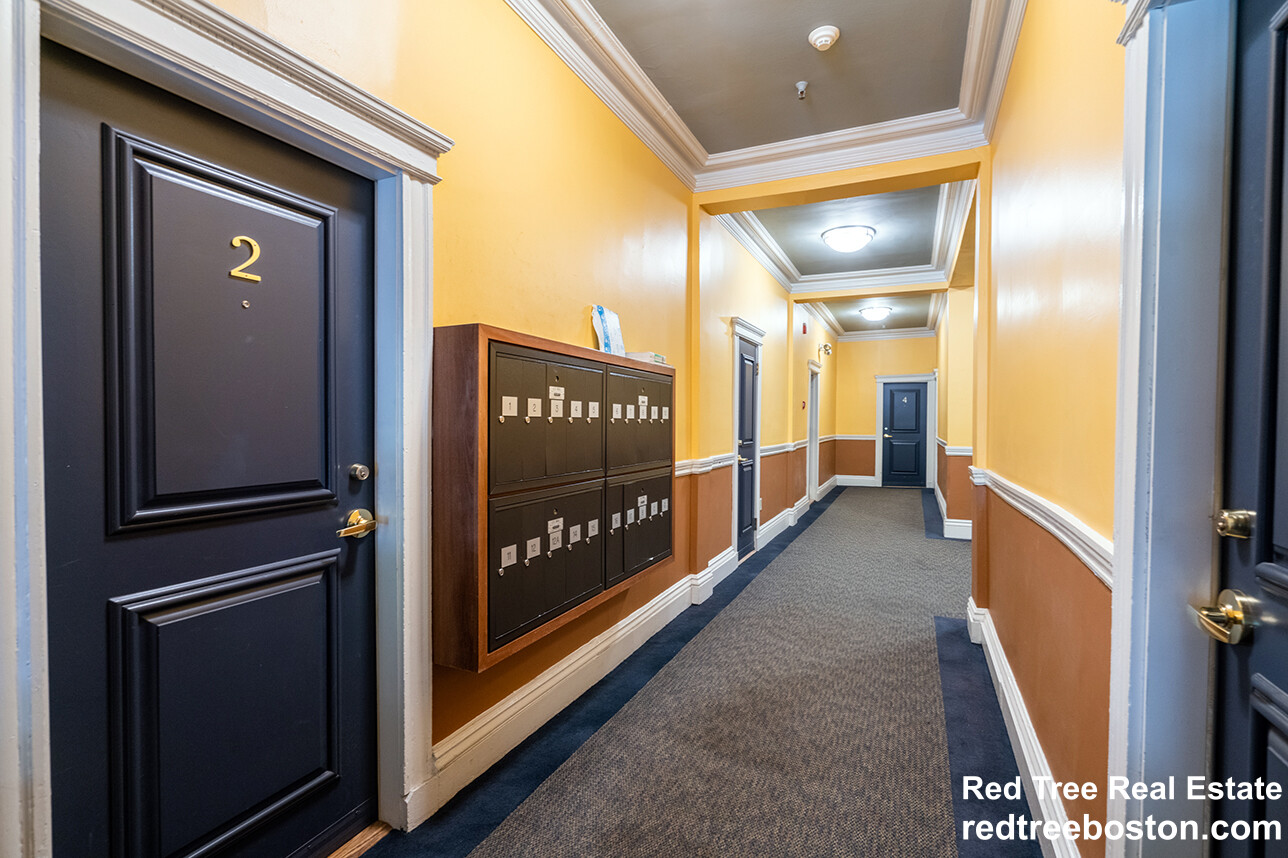 98 Queensberry St, Fenway