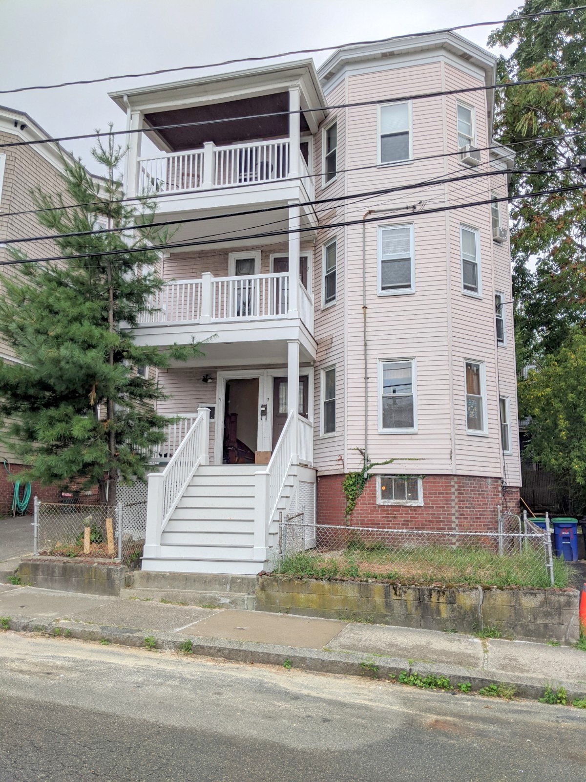 9 Belknap St, West Somerville