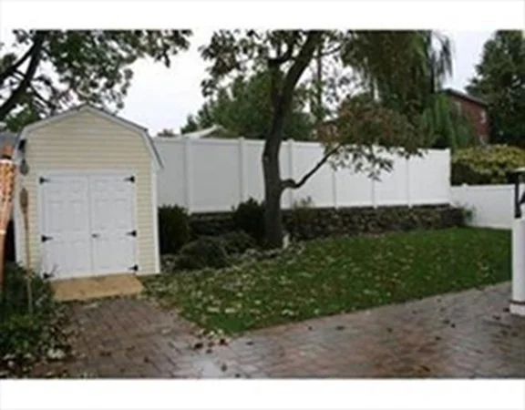 11 Oak St, Watertown