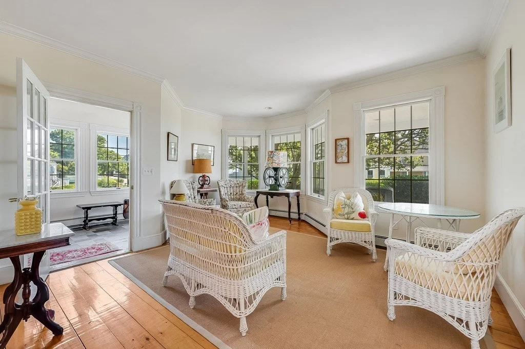 4 Spray Ave, Marblehead