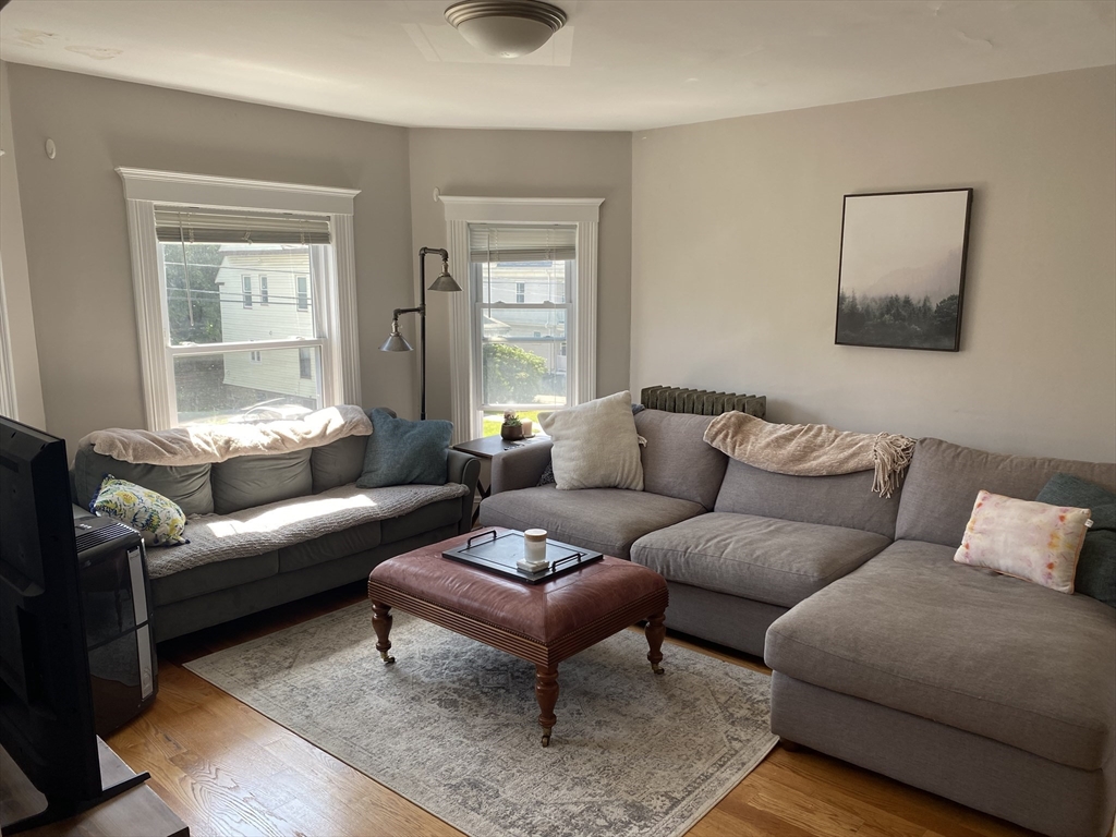 129 Brooks St, Oak Square