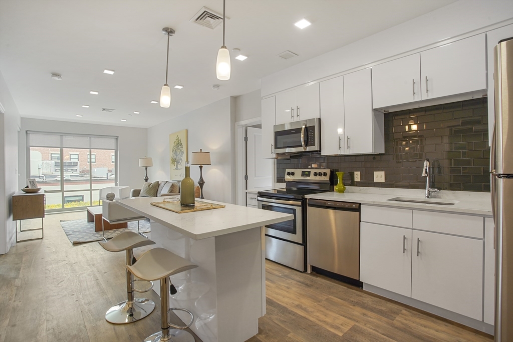 10 Essex St, Central Square