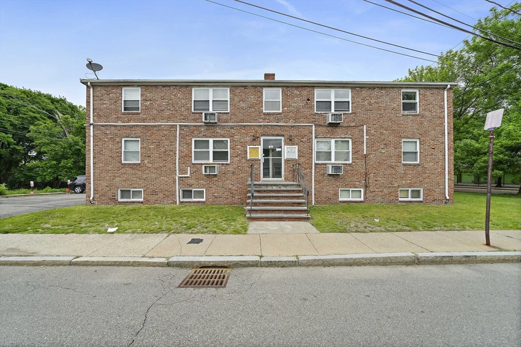 161 Neponset Valley Pkwy, Hyde Park