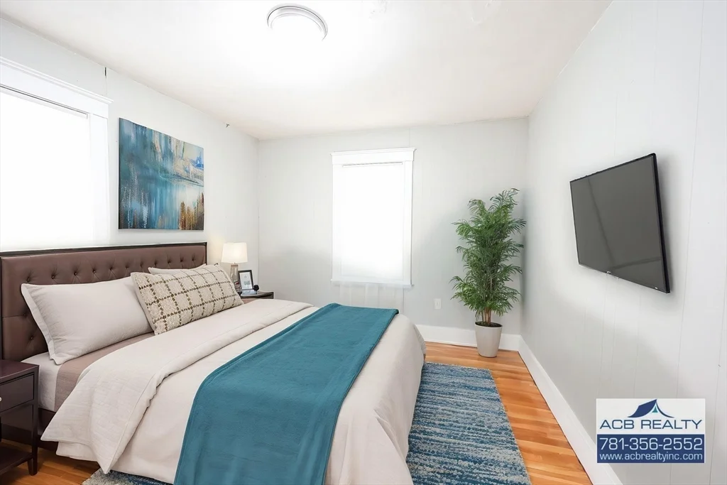 10 Mattakeeset St, Mattapan