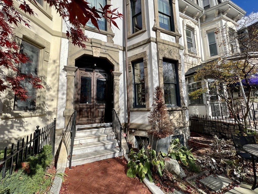 1607 Tremont St, Mission Hill