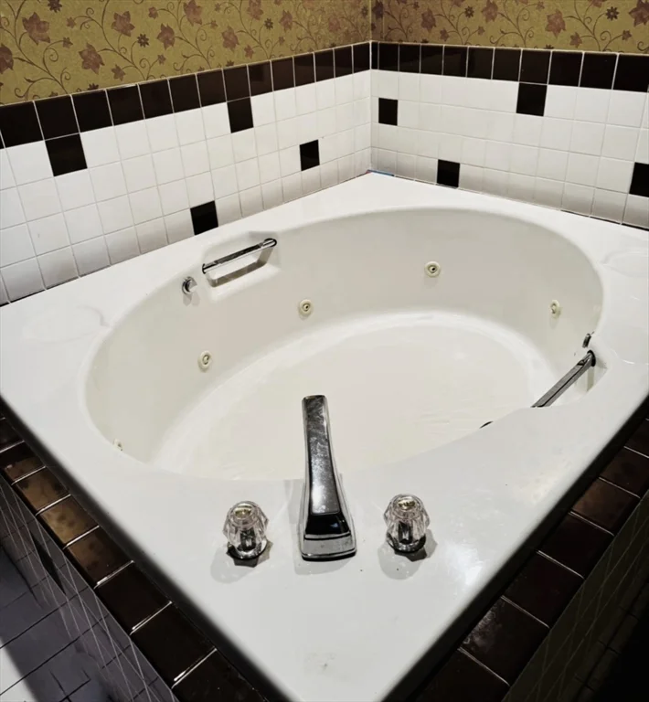 2 Blueberry Hill Ln, Arlington Heights