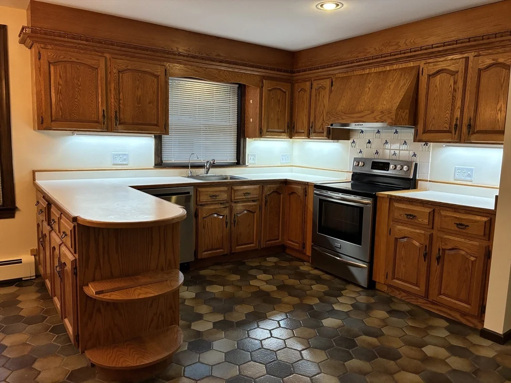 1077 North St, Walpole