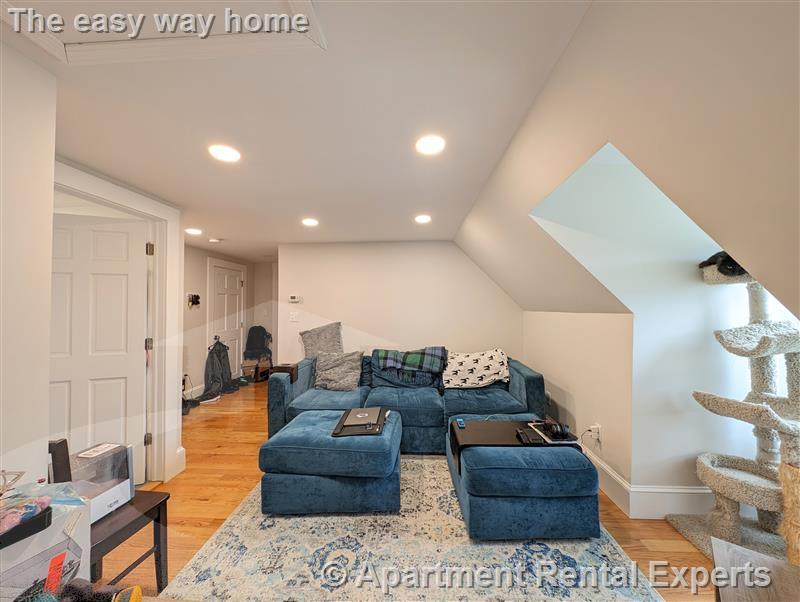 489 Main St, Magoun Square