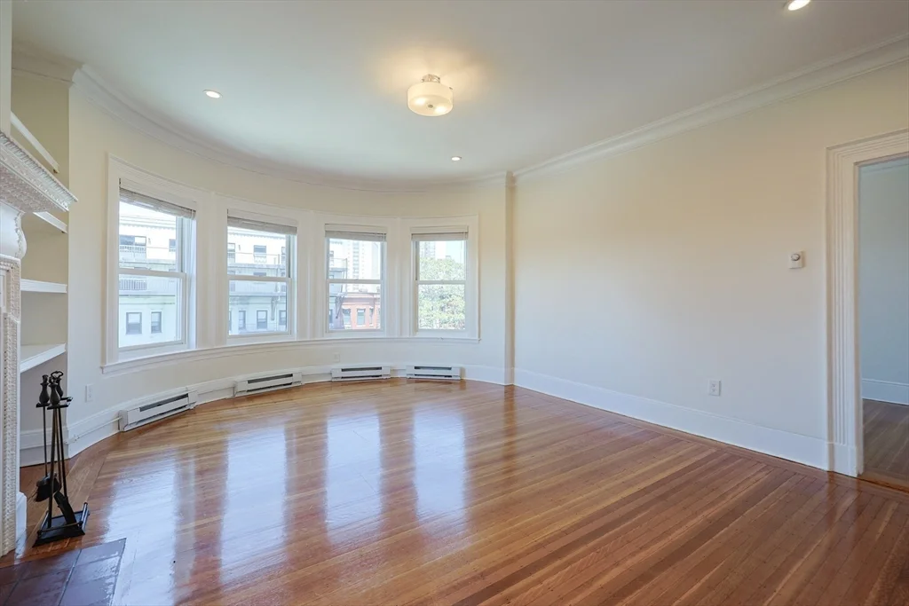 857 Beacon St, Fenway