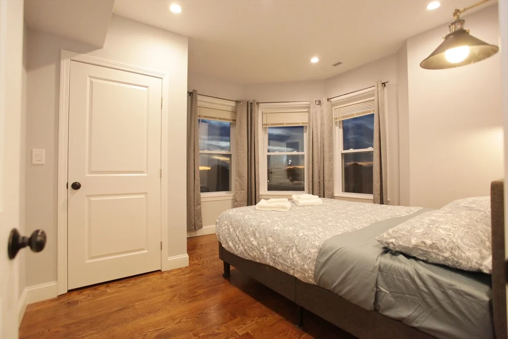 291 Main St, Everett