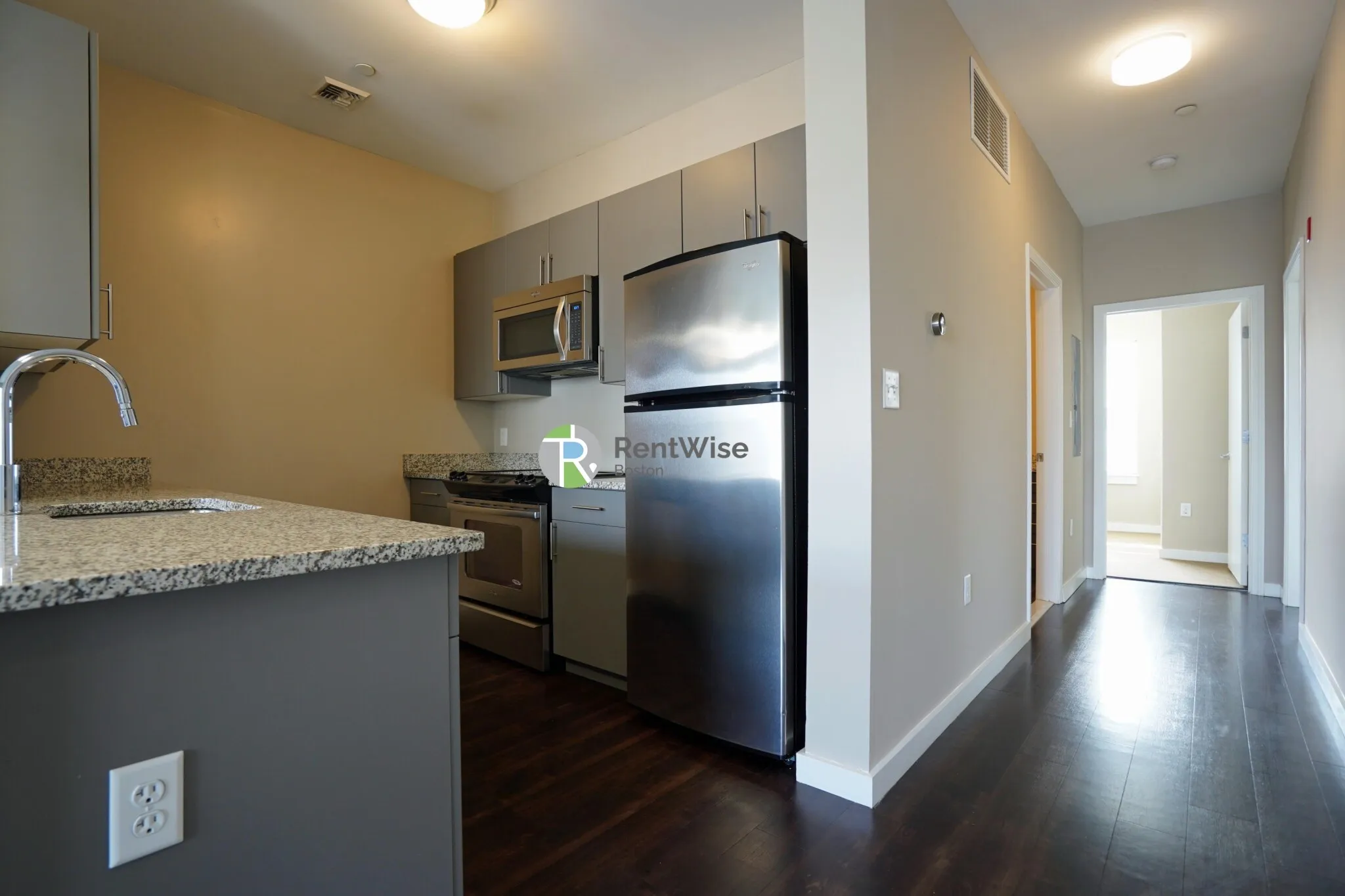 625 Mcgrath Highway, East Somerville