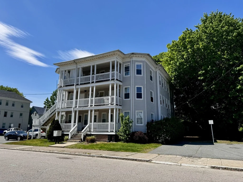 11 John St, Attleboro