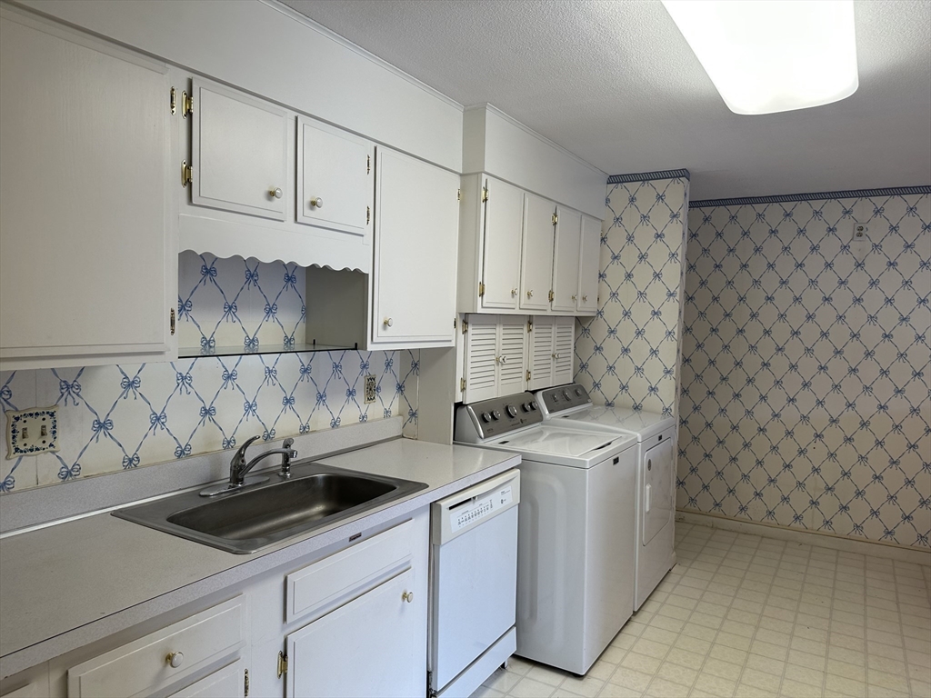 402 Paradise Rd, Swampscott