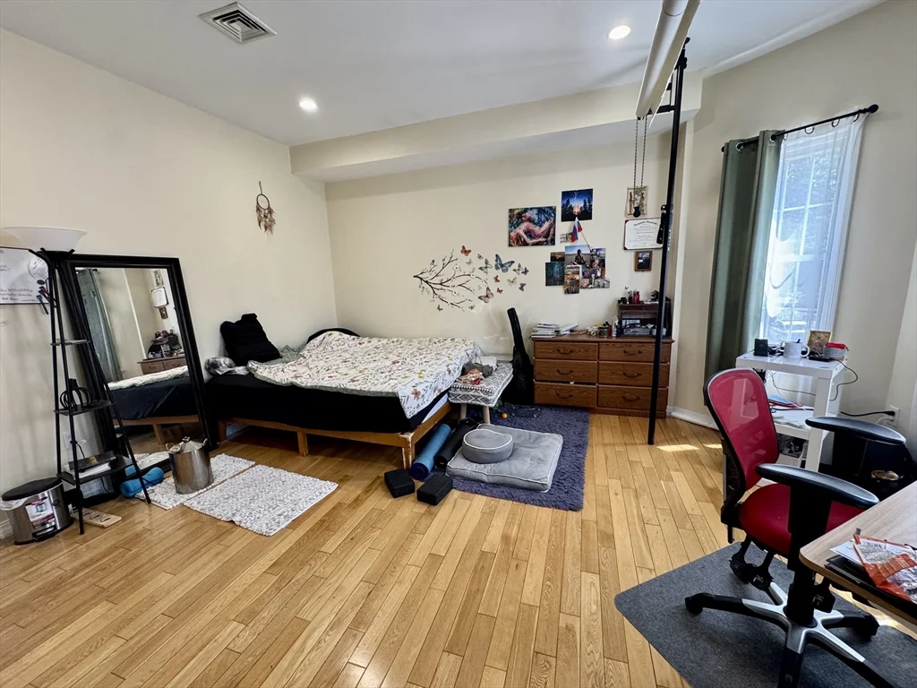 22 Elmore St, Roxbury