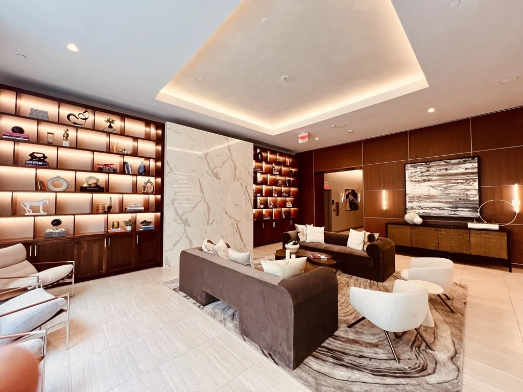 32 Traveler St, South End