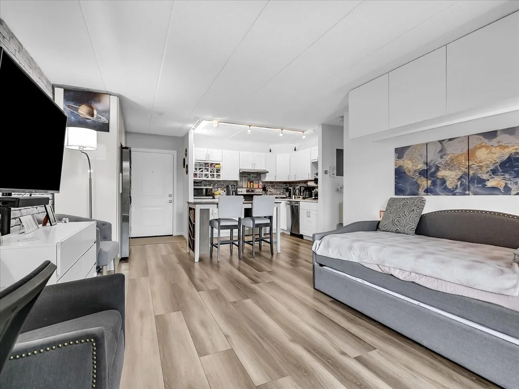 995 Massachusetts Ave, Arlington