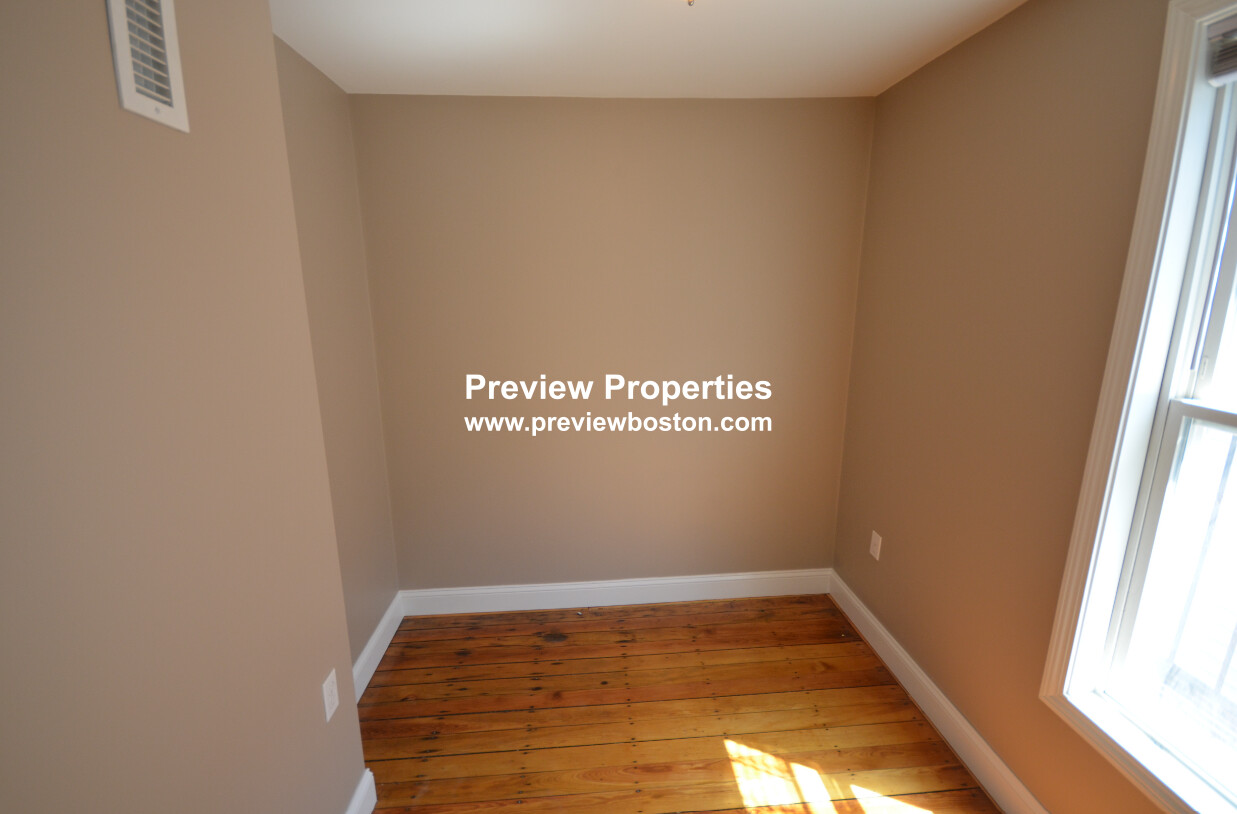 12 Cheever Ct, East Boston