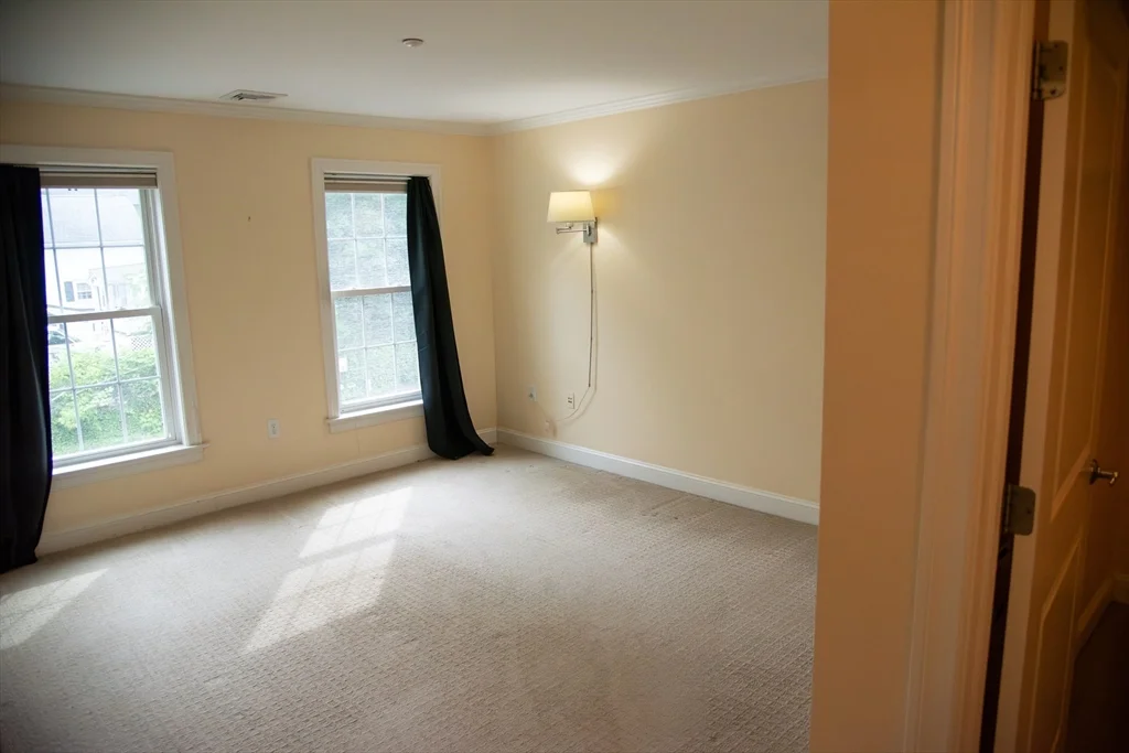 8 Crowninshield St, Peabody