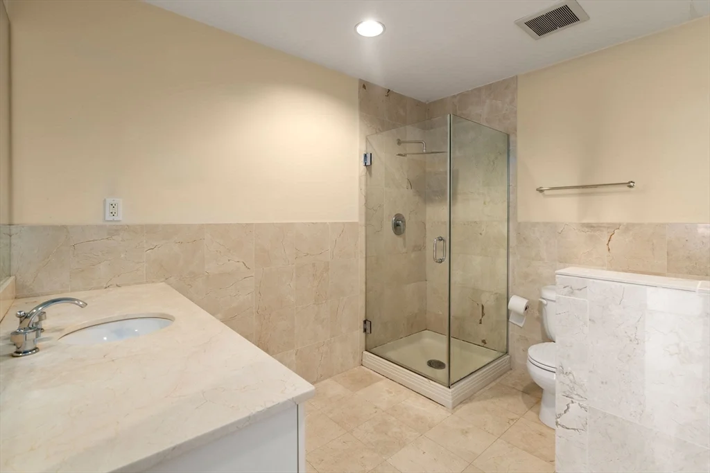 210 South St, Leather District