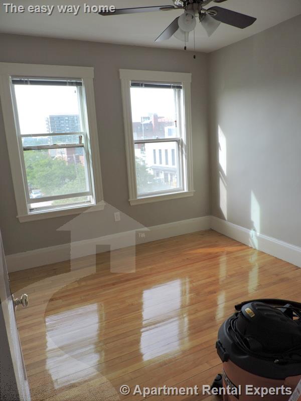 12 Pleasant St, Central Square