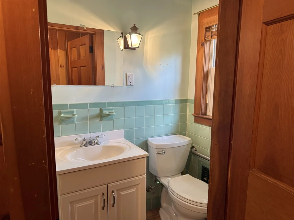 3 Crescent St, West Bridgewater