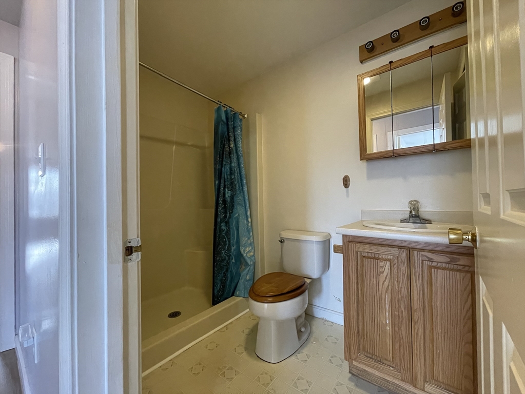 55 Ledgecrest Dr, Worcester