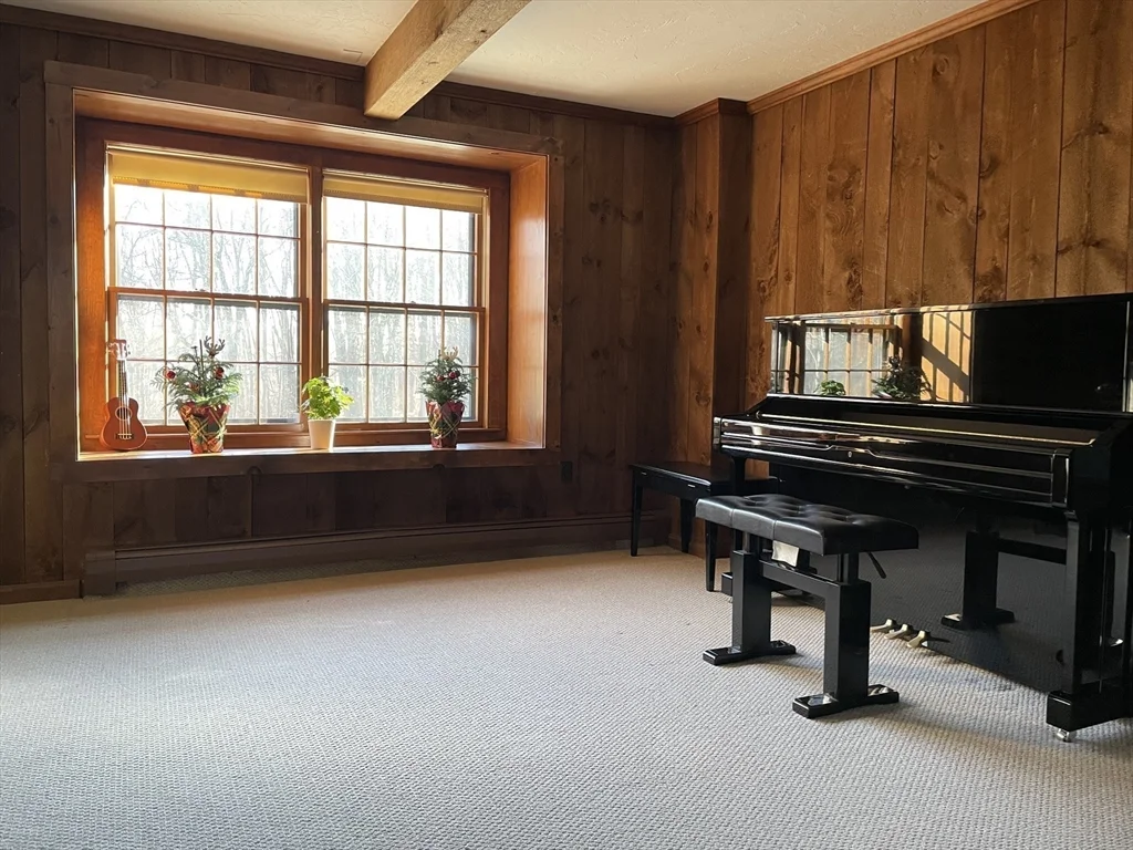 4 Chestnut St, Hopkinton