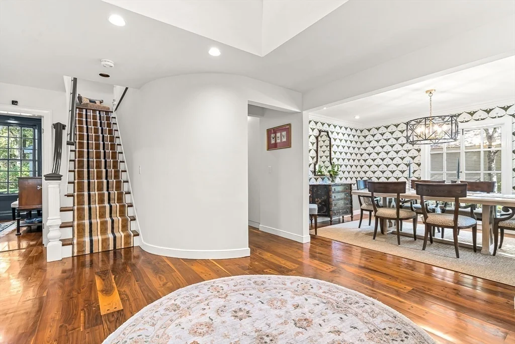 2 Phillips Pond Rd, Natick
