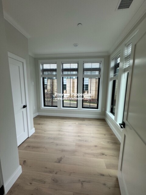 157 Everett St, Allston