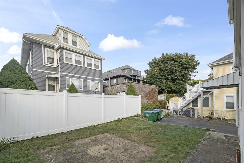 30 Early Ave, Lawrence Estates