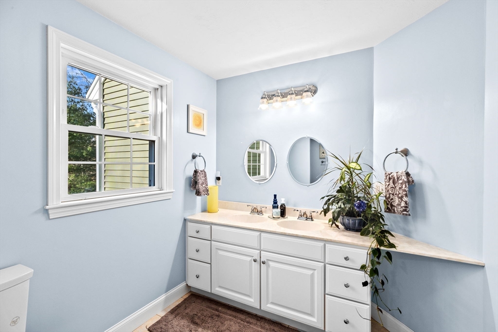 13 King Philip Way, East Freetown