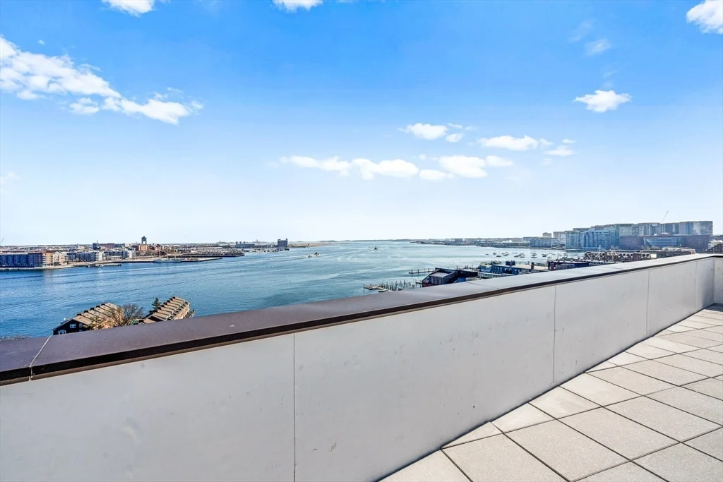 300 Commercial St, Waterfront