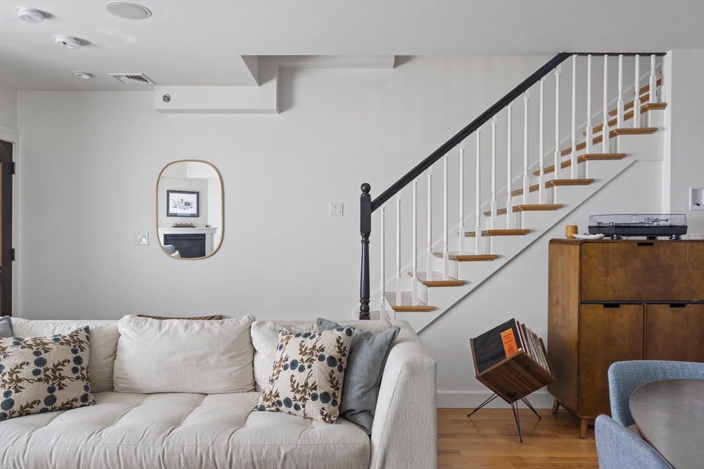 33 Middle St, South Boston