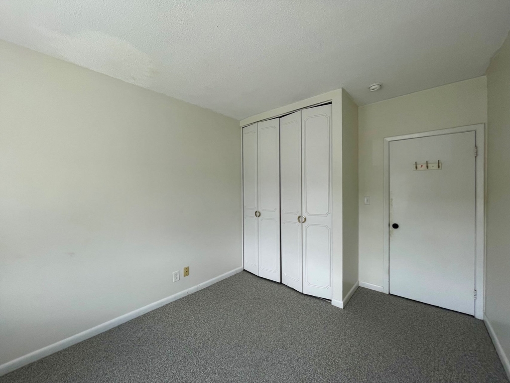 10 Lake Shore Ct, Brighton