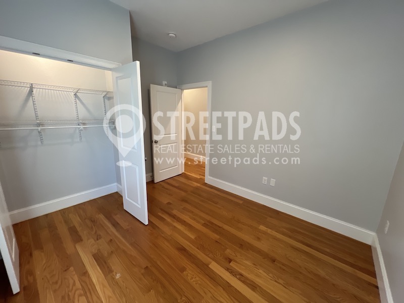 8 Islington St, Allston