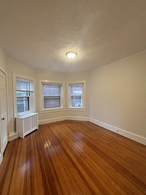 6 Beals St, North Brookline