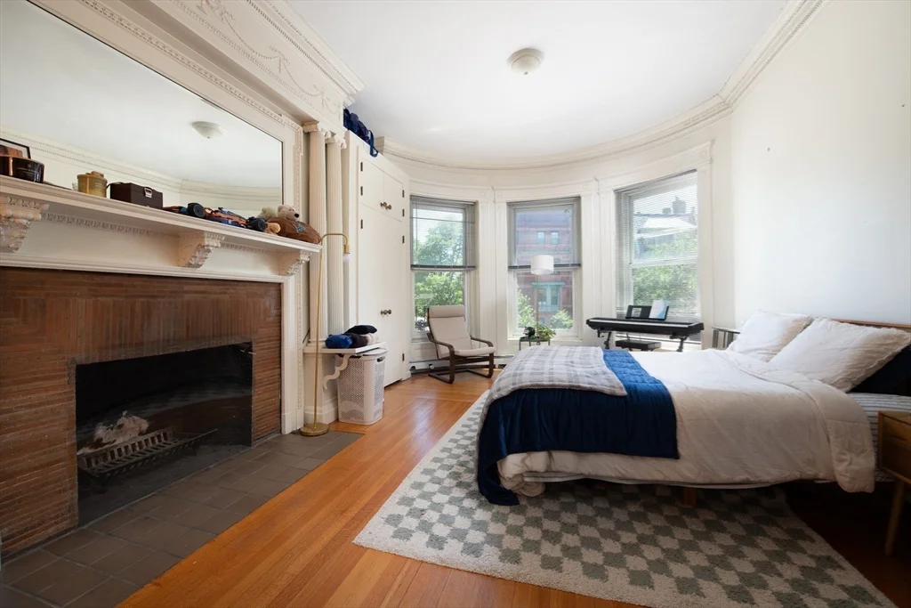 7 Bay State Rd, Fenway