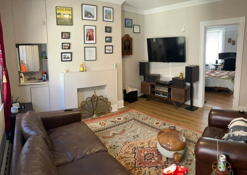 7 Johnny Ct, Chinatown